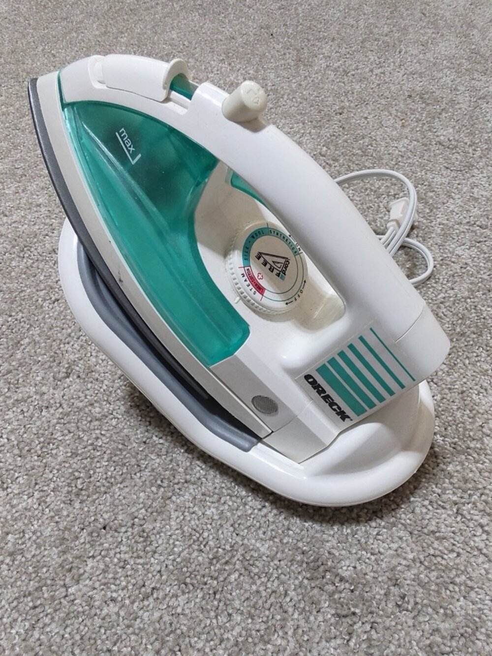 Oreck TX 850 Cordless Steam Iron Cord-Free with Swivel Power Base
